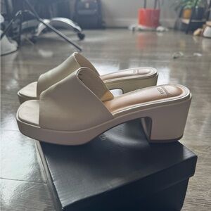 Abercrombie & Fitch Cream Women's Mules